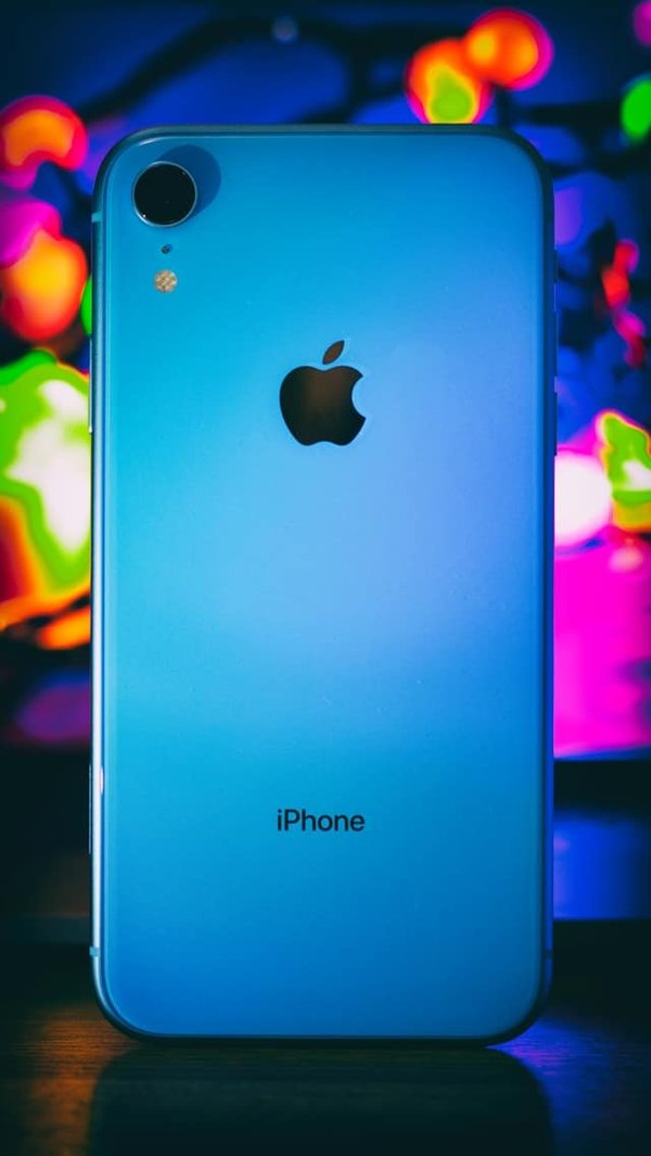 Comment utiliser la fonction de partage familial pour gérer les achats des applications sur un iPhone XR?